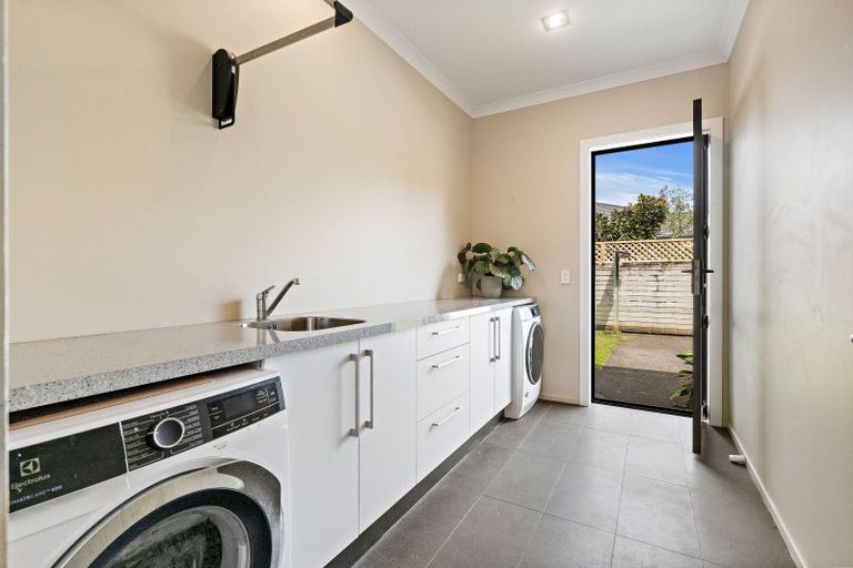 Photo of property in 11 Links Drive, Waiwhakaiho, New Plymouth, 4312