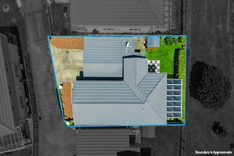 Photo of property in 16 Mulvaney Crescent, Henderson, Auckland, 0612