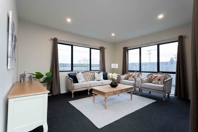 Photo of property in 2 Darley Way, Papakura, 2110