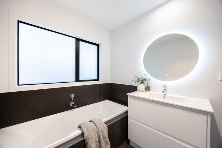Photo of property in 33 Makete Crescent, Hobsonville, Auckland, 0618