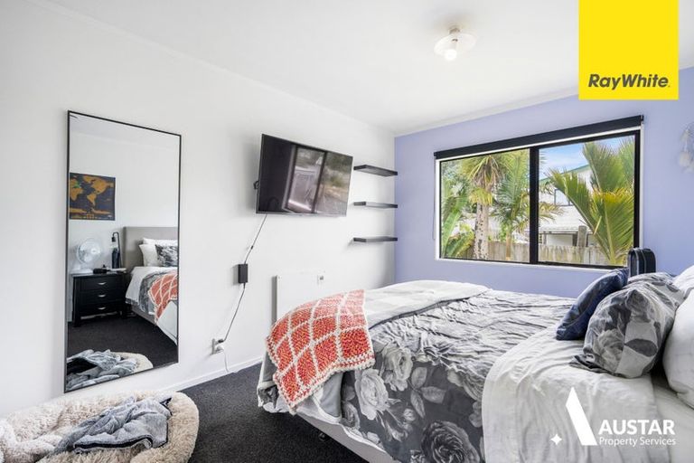 Photo of property in 2/20 Kamara Road, Glen Eden, Auckland, 0602