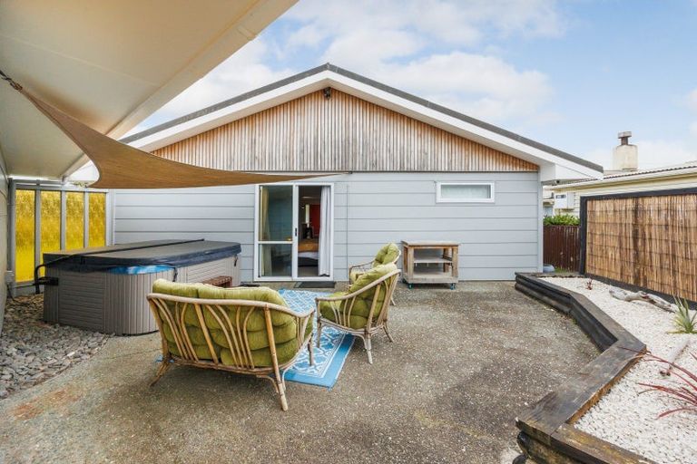 Photo of property in 36 Signal Street, Foxton Beach, Foxton, 4815