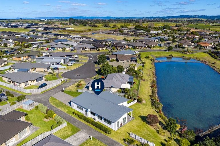 Photo of property in 9 Kamahi Place, One Tree Point, 0118