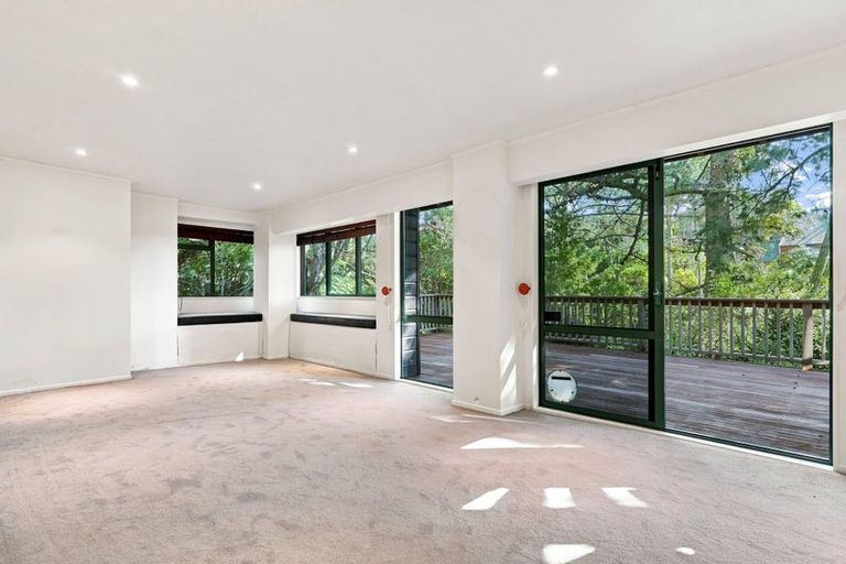 Photo of property in 1/11 Saddleback Rise, Murrays Bay, Auckland, 0630