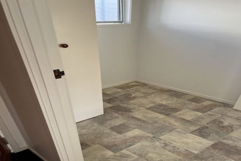 Photo of property in 27 Halberg Street, Glenfield, Auckland, 0629