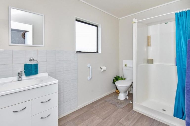 Photo of property in 2/6 Hunua Road, Papakura, 2110