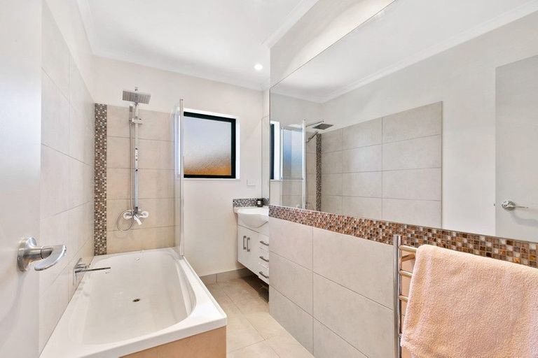 Photo of property in 3b Tawa Road, Te Atatu Peninsula, Auckland, 0610