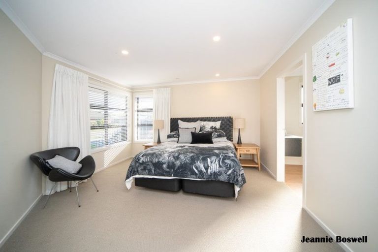 Photo of property in 8 Medallion Court, Kelvin Grove, Palmerston North, 4414