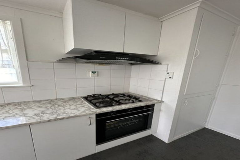 Photo of property in 2/8 Valdale Road, Henderson, Auckland, 0610