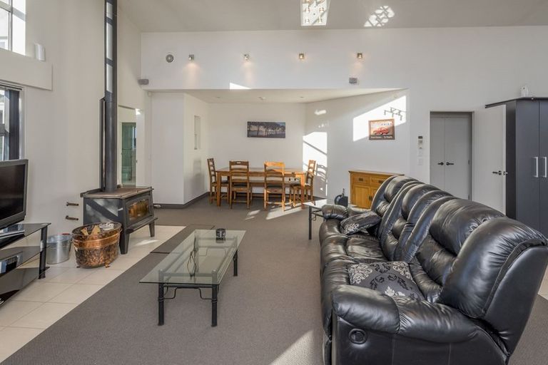 Photo of property in 77 Waikawa Beach Road, Manakau, Levin, 5573