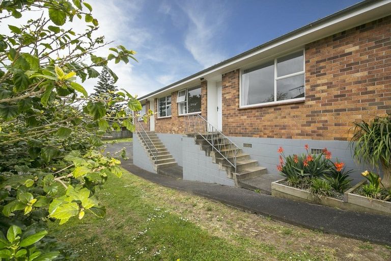 Photo of property in 2/24 Alcock Street, Mount Wellington, Auckland, 1060