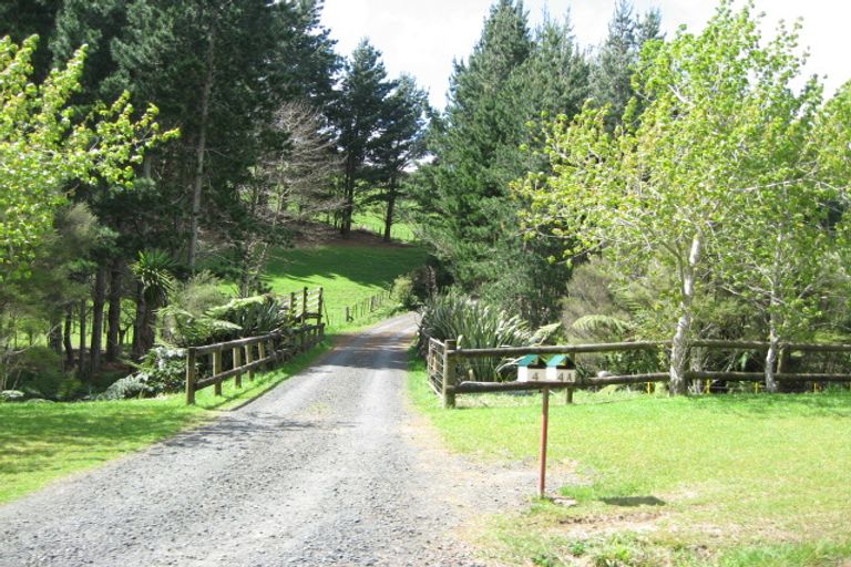 Photo of property in 4 Wendy Road, Waitakere, Auckland, 0816