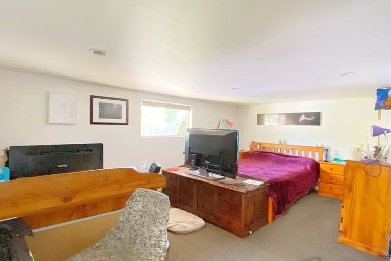 Photo of property in 10 Eastglen Road, Glen Eden, Auckland, 0602