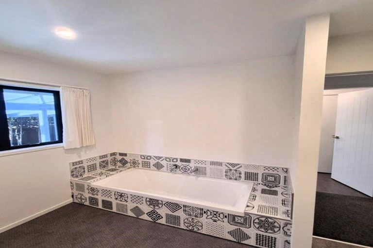 Photo of property in 6 Laly Haddon Place, Matakana, Warkworth, 0985