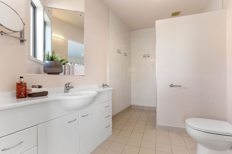 Photo of property in 21 Waimana Avenue, Northcote Point, Auckland, 0627