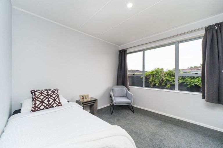 Photo of property in 9 Hinau Place, Cloverlea, Palmerston North, 4412
