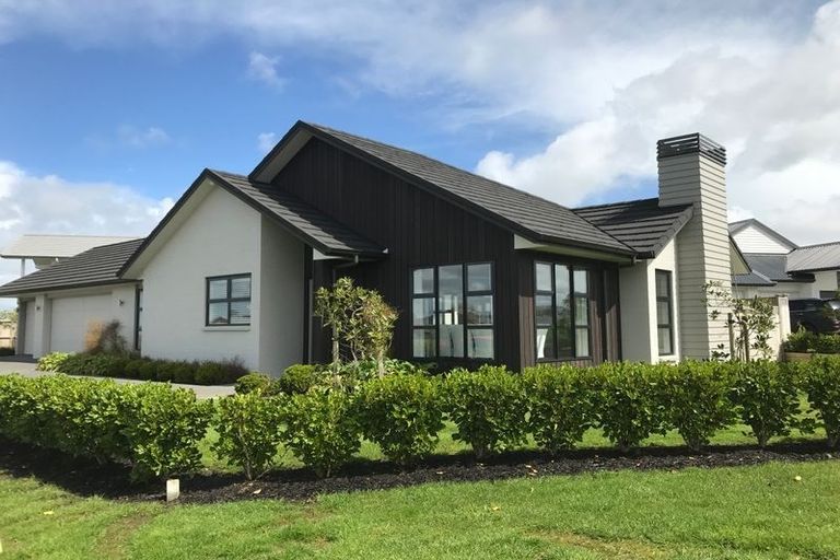 Photo of property in 1 Breton Road, Karaka, Papakura, 2113