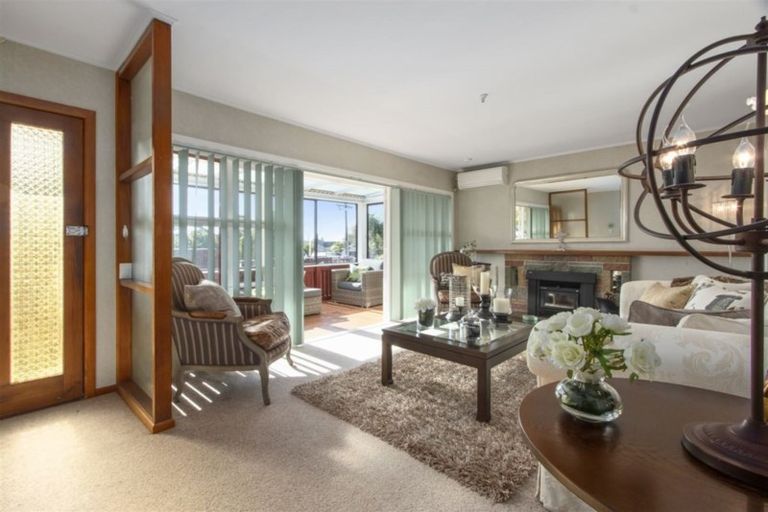 Photo of property in 99 Sturges Road, Henderson, Auckland, 0612