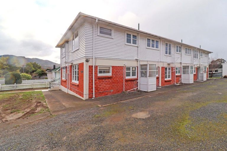Photo of property in 2 Argyle Grove, Trentham, Upper Hutt, 5018