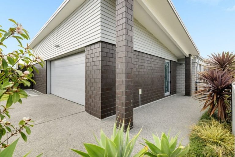 Photo of property in 23 Butterworth Crescent, Papamoa Beach, Papamoa, 3118