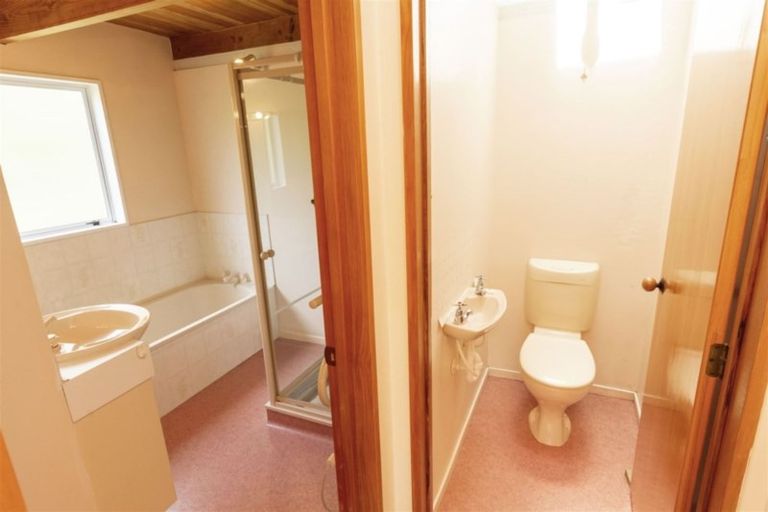 Photo of property in 4 Broadway Avenue, Waikuku Beach, 7473