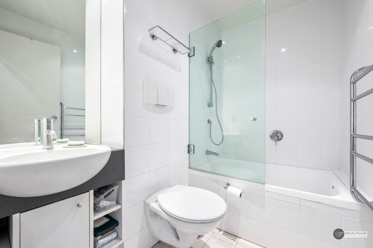 Photo of property in Sanctum Apartment, 10 Ebor Street, Te Aro, Wellington, 6011