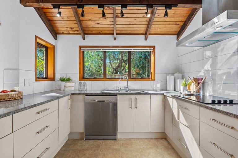 Photo of property in 5 Totara Grove, Hillcrest, Auckland, 0627