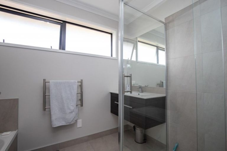 Photo of property in 12 Costello Drive, Ngatea, 3503