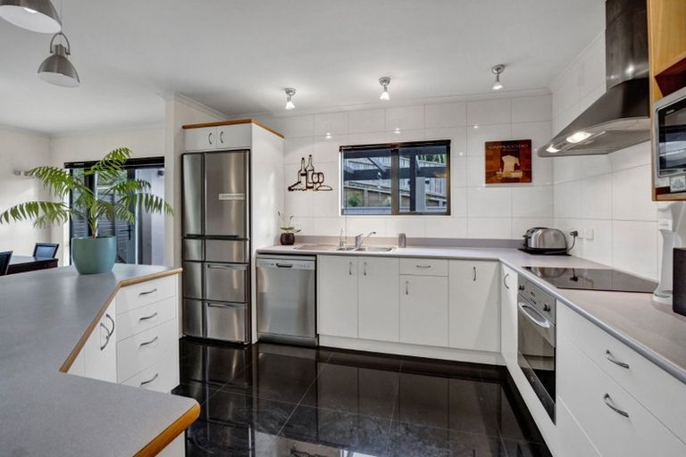 Photo of property in 28 Karamea Street, Whalers Gate, New Plymouth, 4310