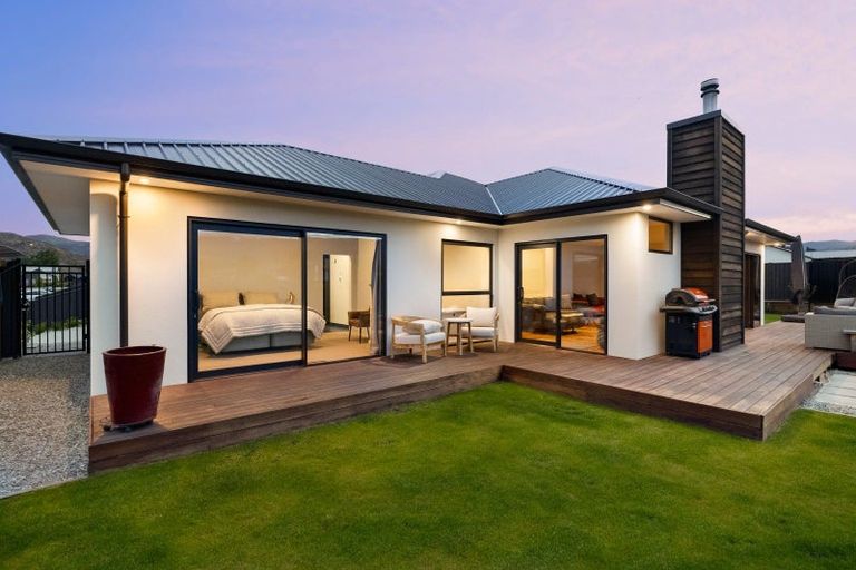 Photo of property in 16 Travertine Street, Cromwell, 9310