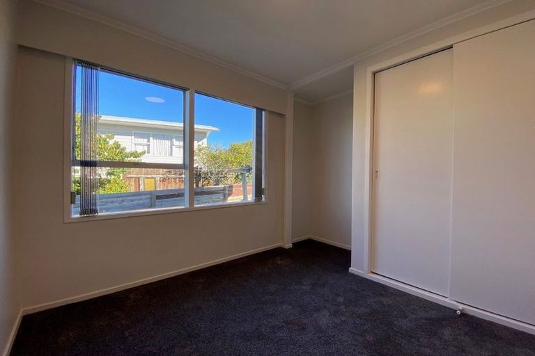 Photo of property in 92 Ravenwood Drive, Forrest Hill, Auckland, 0620
