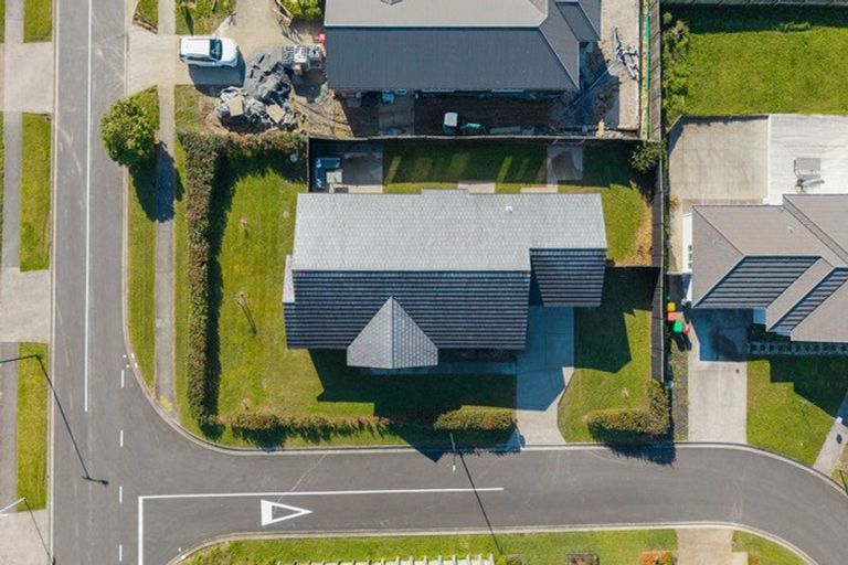 Photo of property in 5 Aro Mato Place, Huapai, Kumeu, 0810