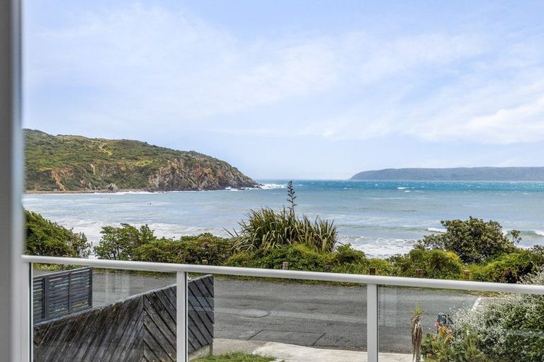 Photo of property in 6a Beach Road, Titahi Bay, Porirua, 5022