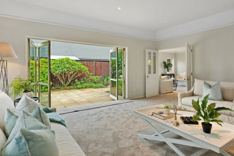 Photo of property in 43 Memorial Avenue, Ilam, Christchurch, 8053