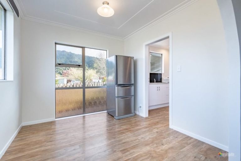 Photo of property in 18 Omaha Grove, Totara Park, Upper Hutt, 5018