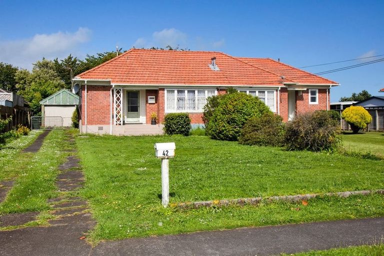 Photo of property in 40-42 Dixon Avenue, Hawera, 4610