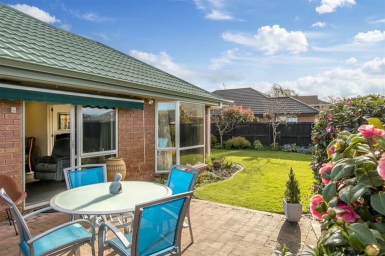 Photo of property in 52 Englefield Road, Northwood, Christchurch, 8051