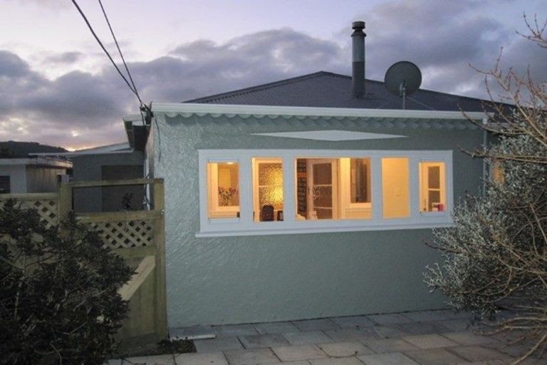 Photo of property in 44 Volga Street, Island Bay, Wellington, 6023
