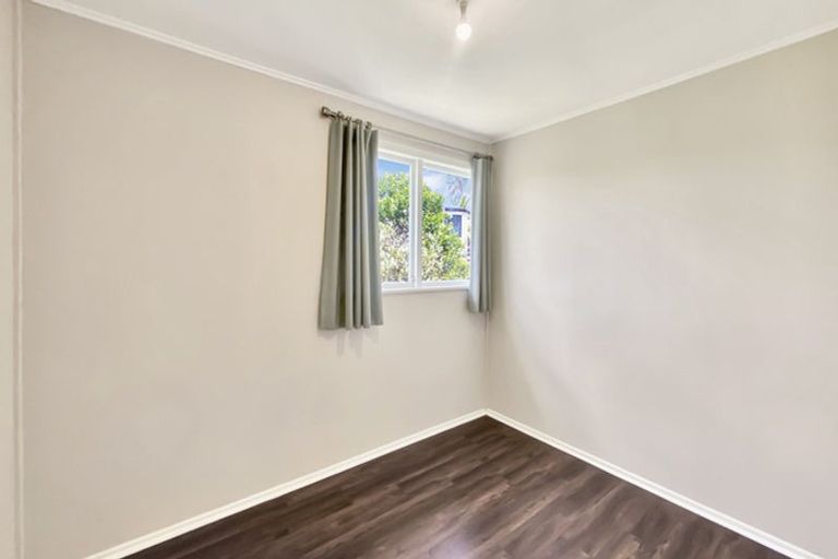 Photo of property in 6 Hughdene Place, Henderson, Auckland, 0610