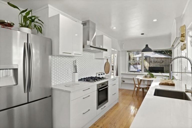 Photo of property in 2/526 Beach Road, Murrays Bay, Auckland, 0630