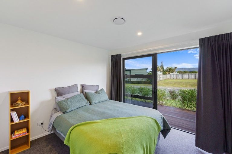 Photo of property in 14 Seagrass Place, Otaki Beach, Otaki, 5512