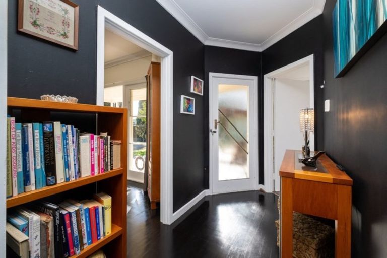 Photo of property in 407 Alexandra Street, Hastings, 4122