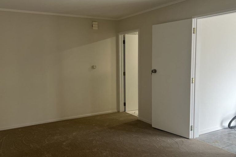 Photo of property in 15 Oaktree Avenue, Browns Bay, Auckland, 0630
