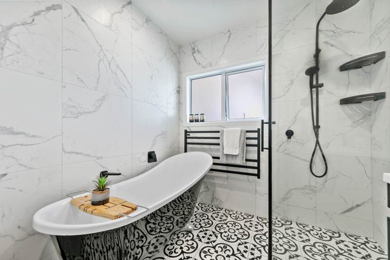 Photo of property in 84 Shaw Road, Oratia, Auckland, 0604