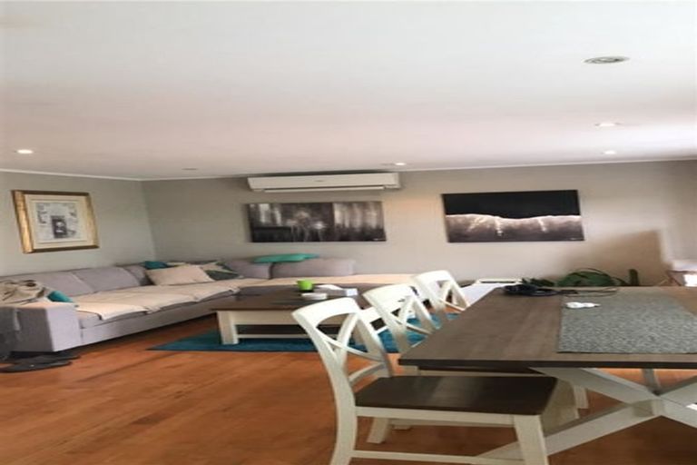 Photo of property in 126 Flanshaw Road, Te Atatu South, Auckland, 0610