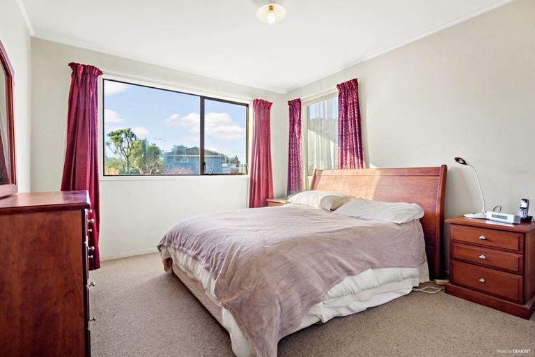 Photo of property in 71 Oreil Avenue, West Harbour, Auckland, 0618