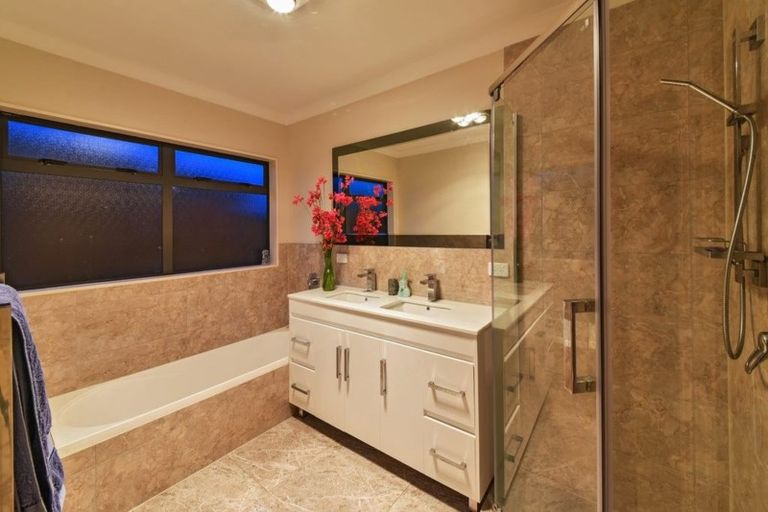 Photo of property in 51 Bellville Drive, Clendon Park, Auckland, 2103