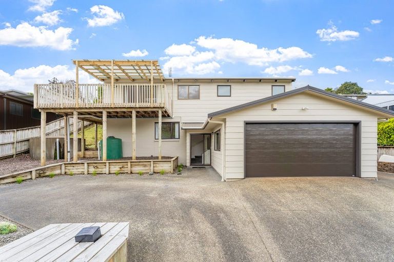 Photo of property in 52a D'oyly Drive, Stanmore Bay, Whangaparaoa, 0932
