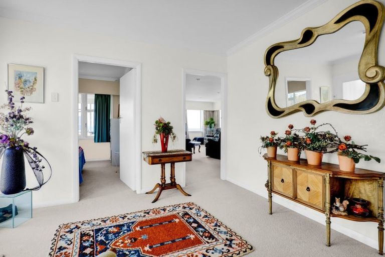 Photo of property in 1 Catherine Crescent, Moturoa, New Plymouth, 4310