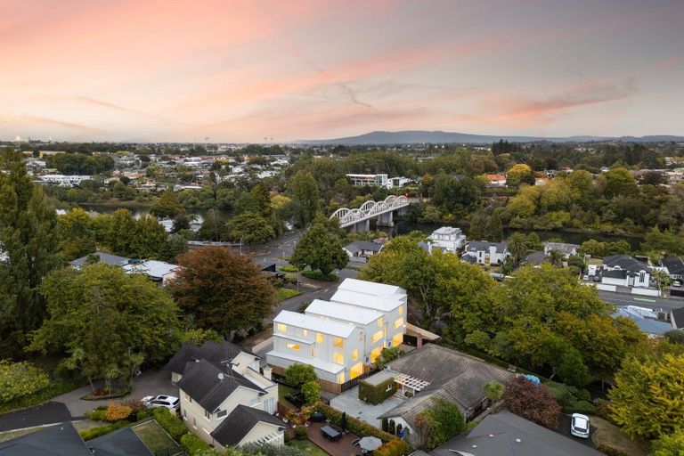 Photo of property in 2/2 Woodstock Road, Fairfield, Hamilton, 3214